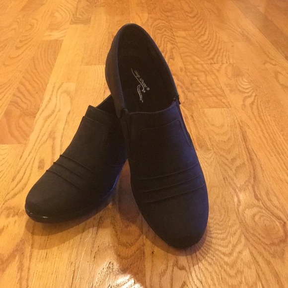 easy street guild comfort booties